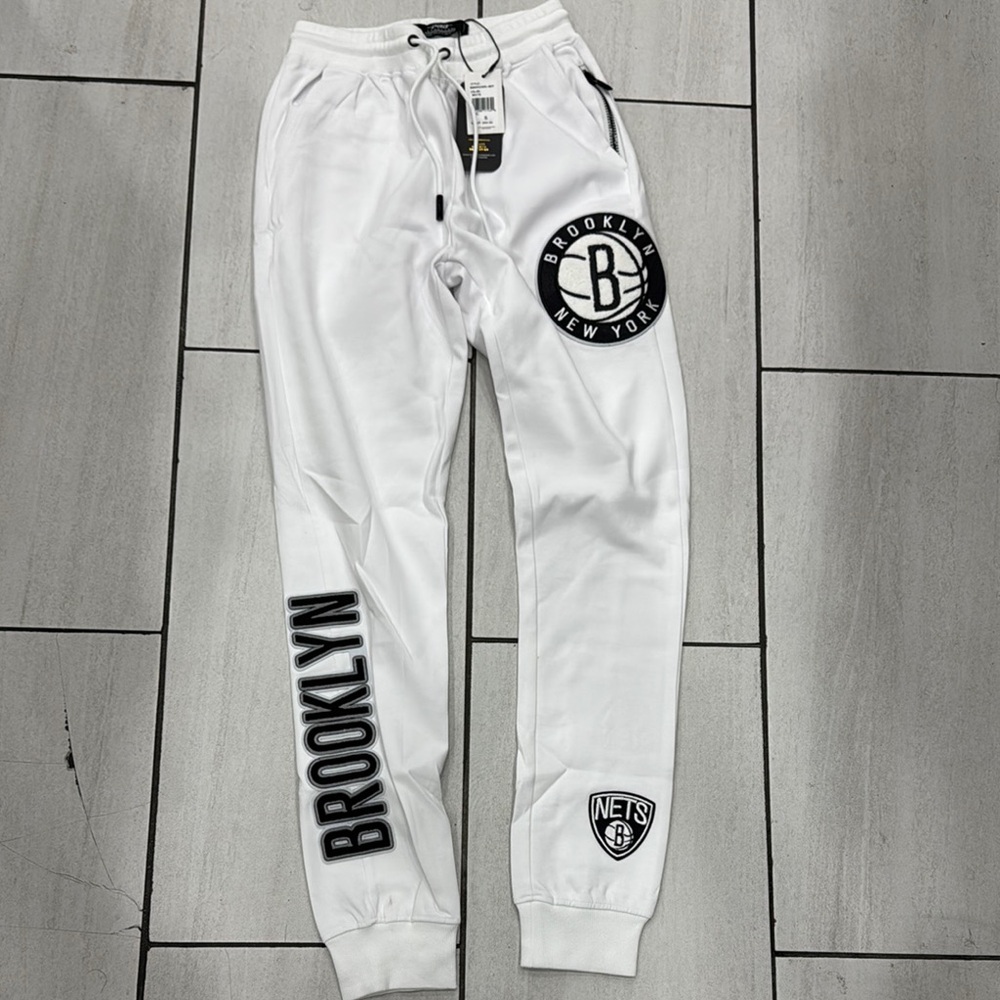 Pro Standard Brooklyn Nets White Patch Joggers